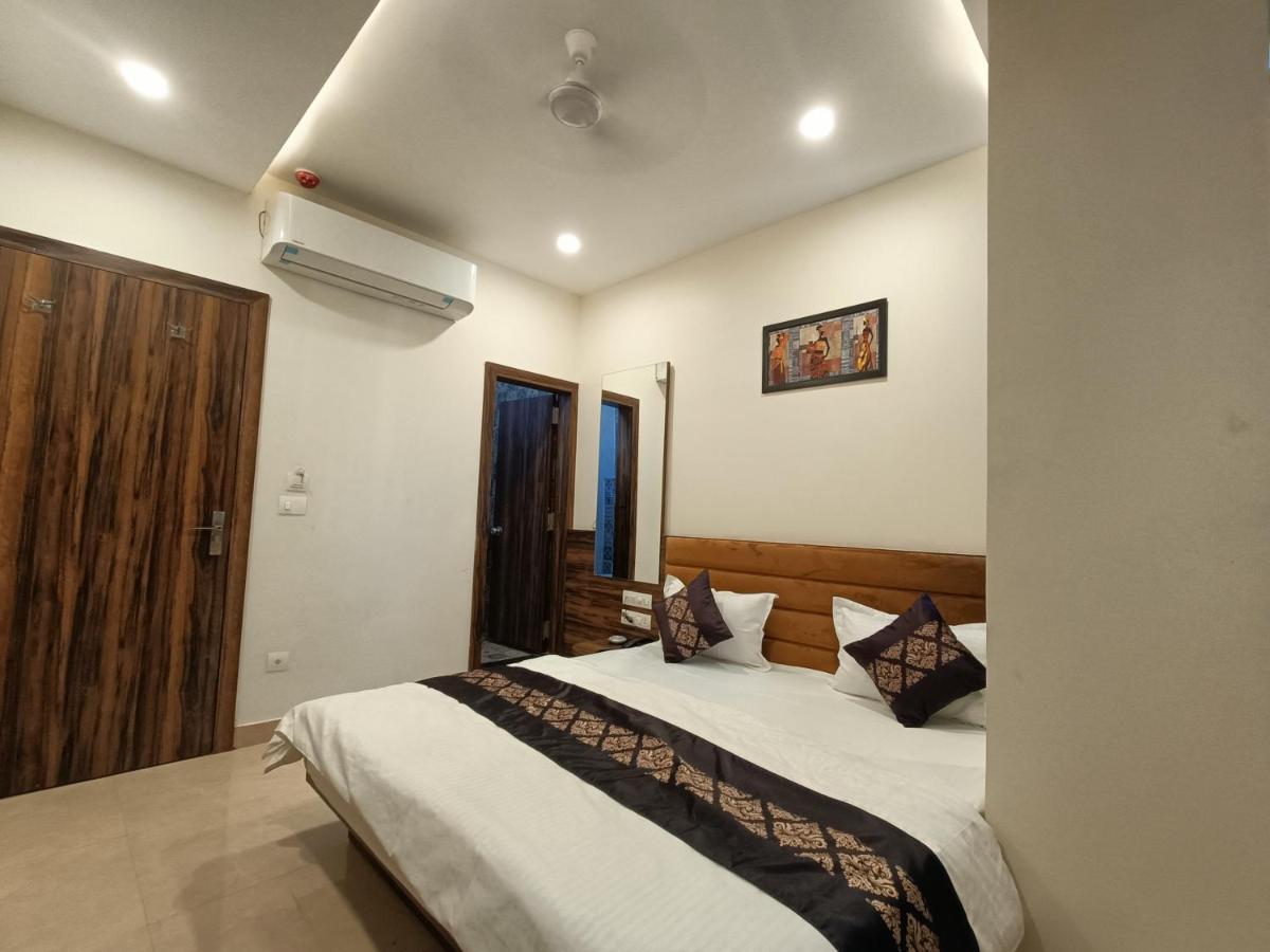 Hotel Vrinda Inn Удайпур Экстерьер фото