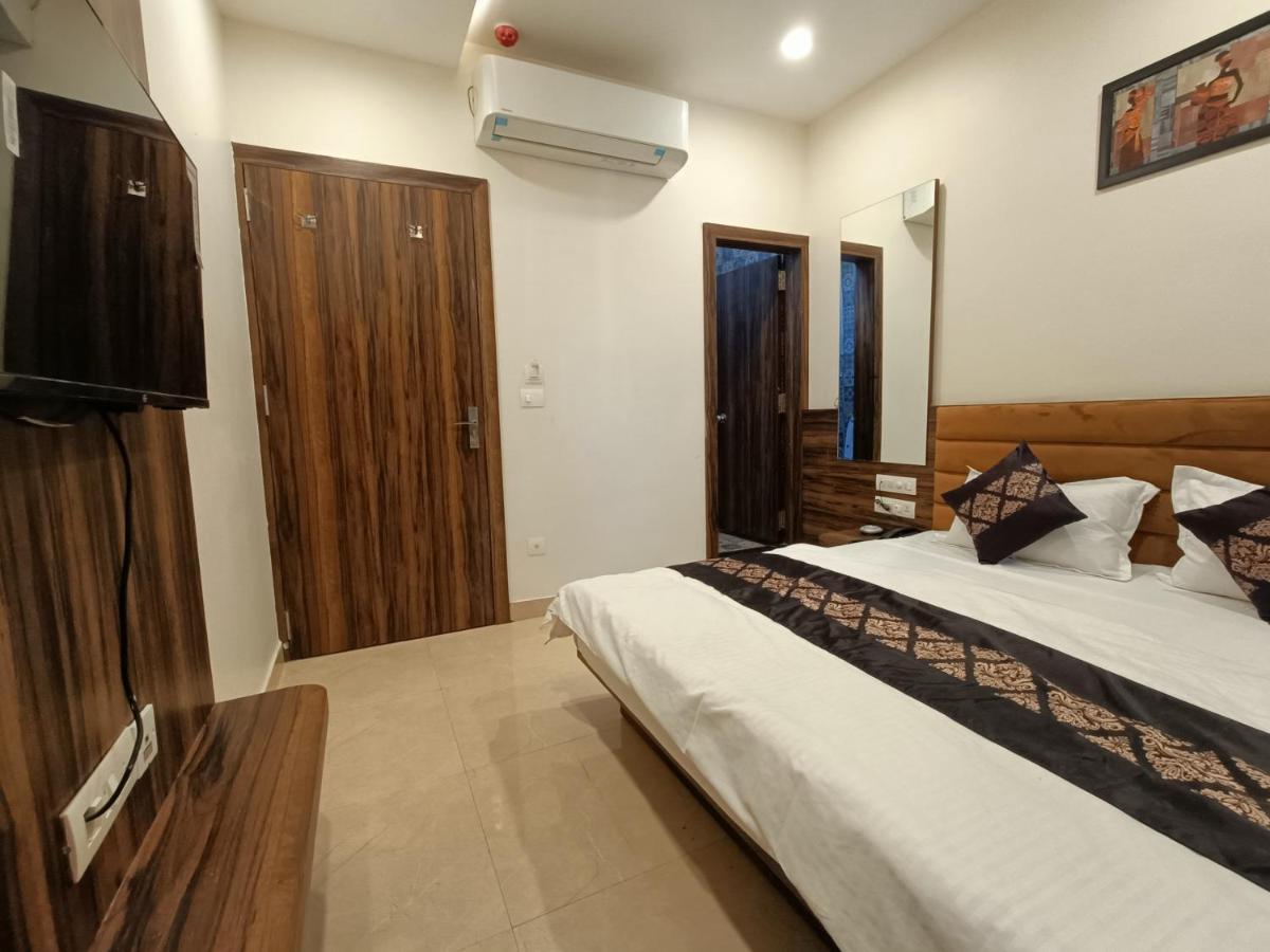 Hotel Vrinda Inn Удайпур Экстерьер фото