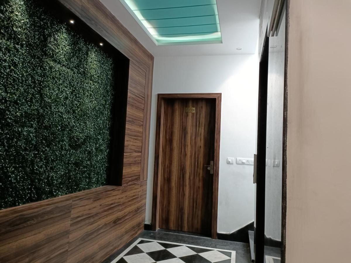 Hotel Vrinda Inn Удайпур Экстерьер фото
