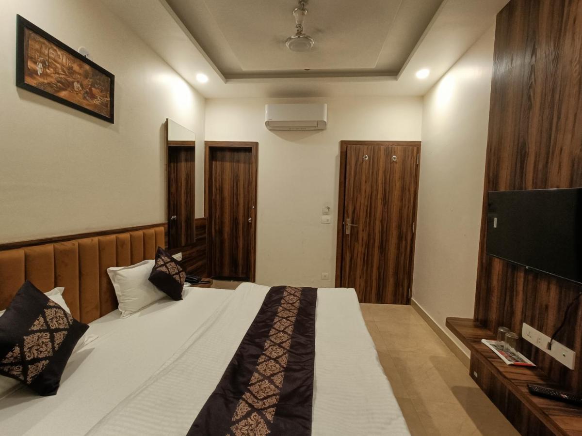 Hotel Vrinda Inn Удайпур Экстерьер фото