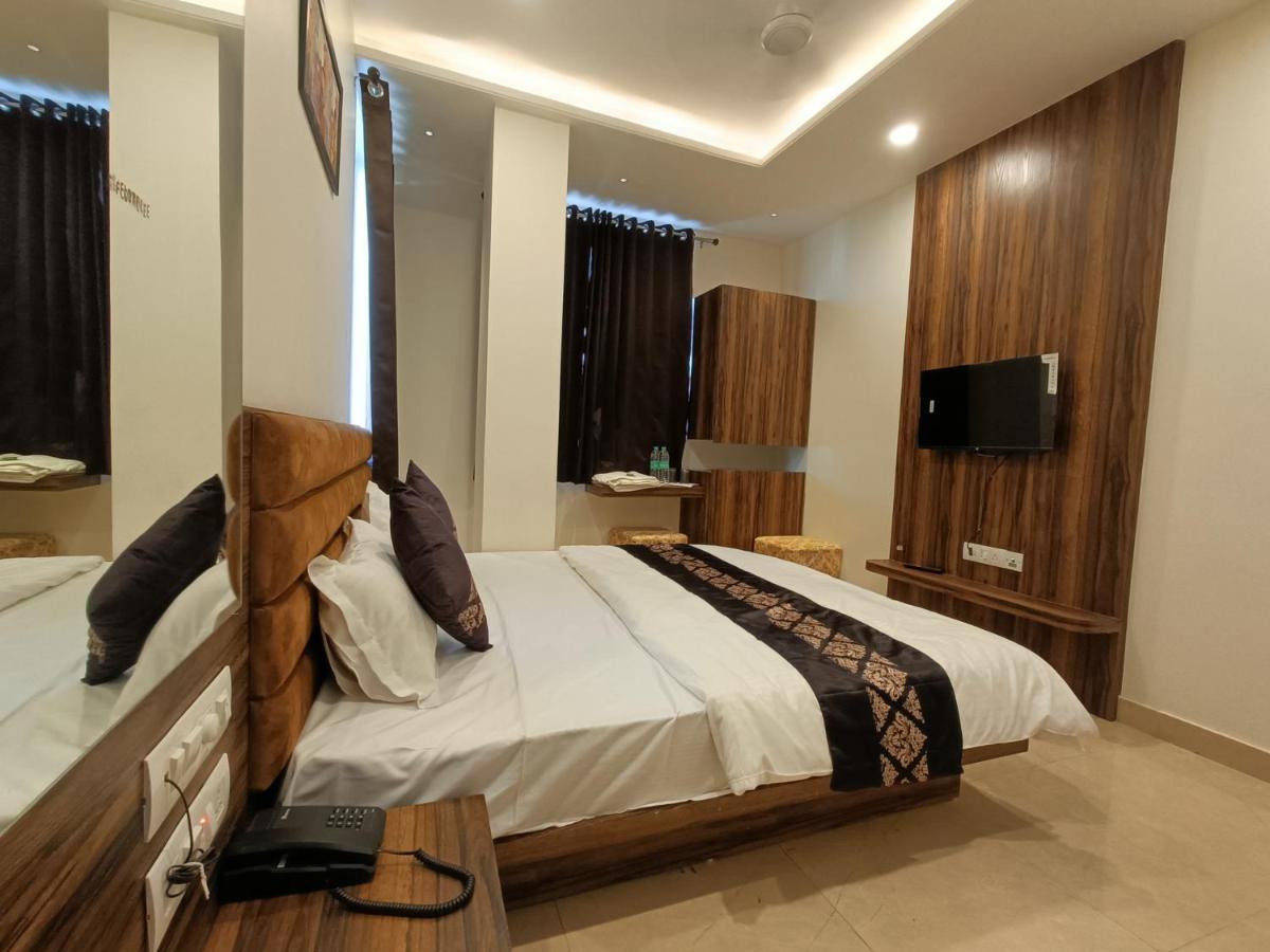 Hotel Vrinda Inn Удайпур Экстерьер фото
