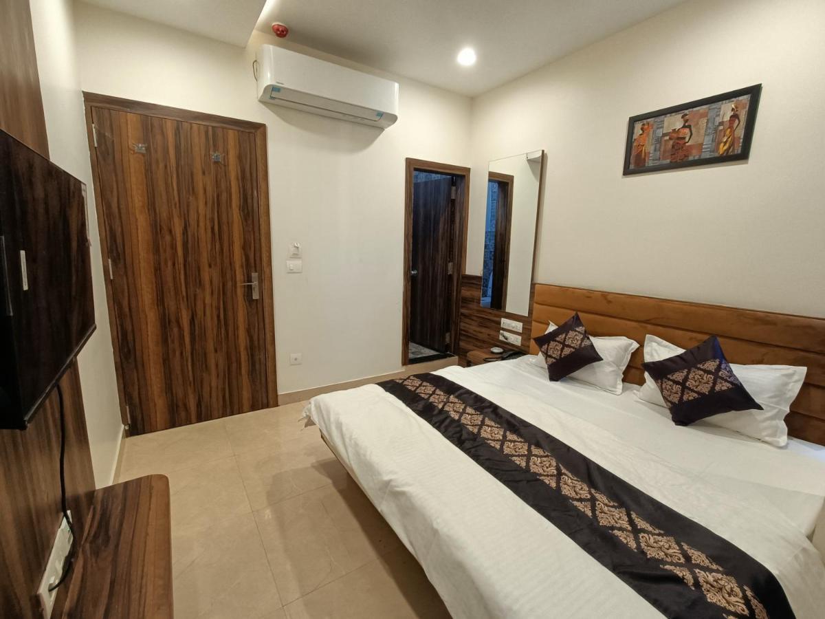Hotel Vrinda Inn Удайпур Экстерьер фото