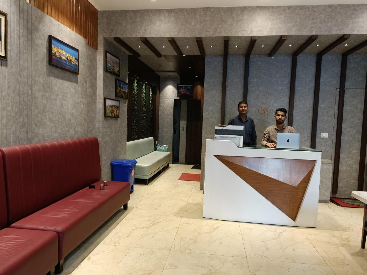 Hotel Vrinda Inn Удайпур Экстерьер фото