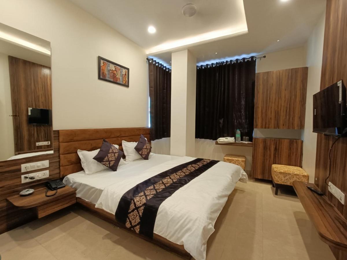 Hotel Vrinda Inn Удайпур Экстерьер фото
