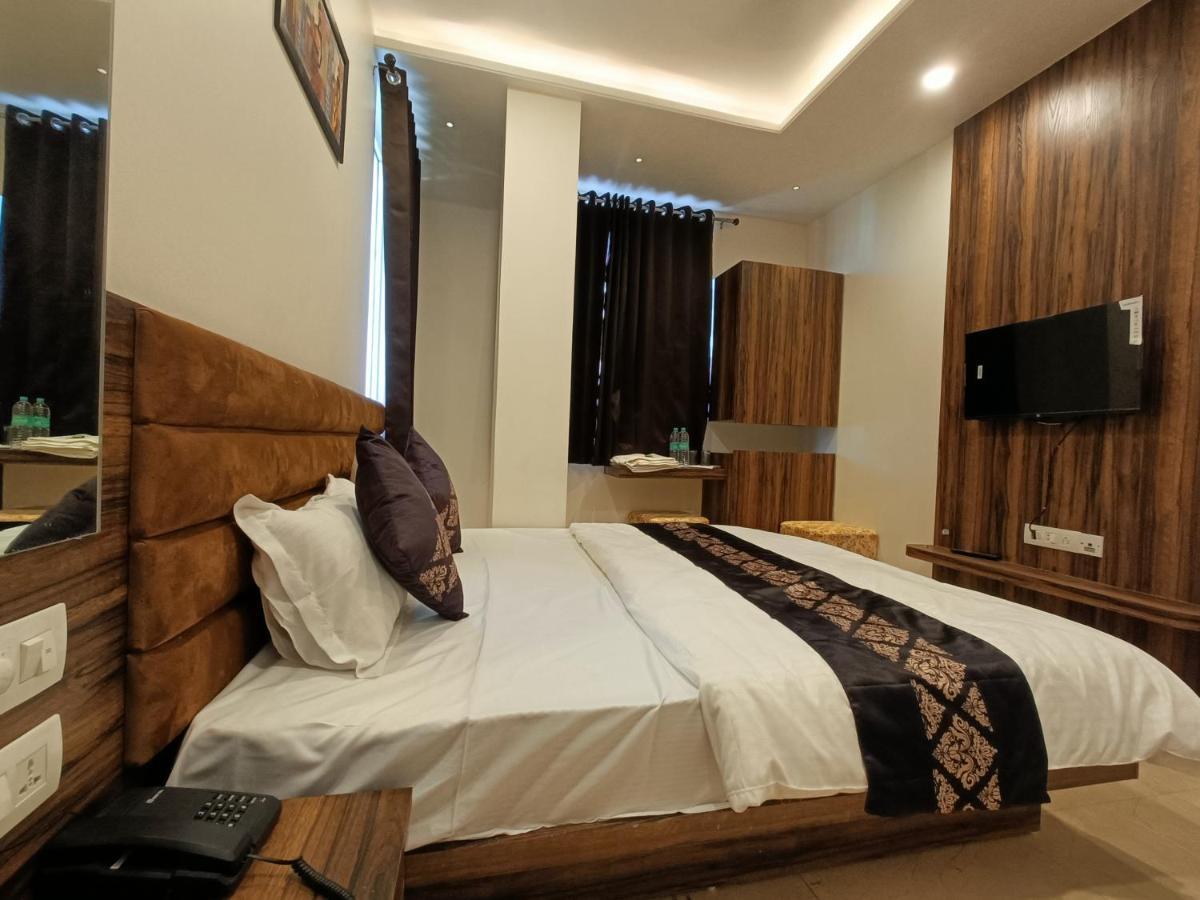 Hotel Vrinda Inn Удайпур Экстерьер фото