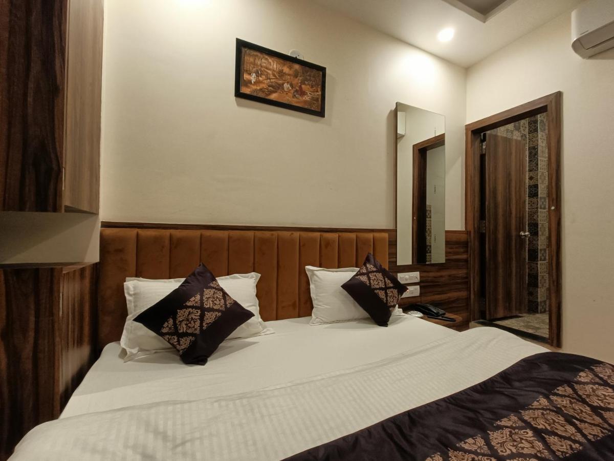 Hotel Vrinda Inn Удайпур Экстерьер фото