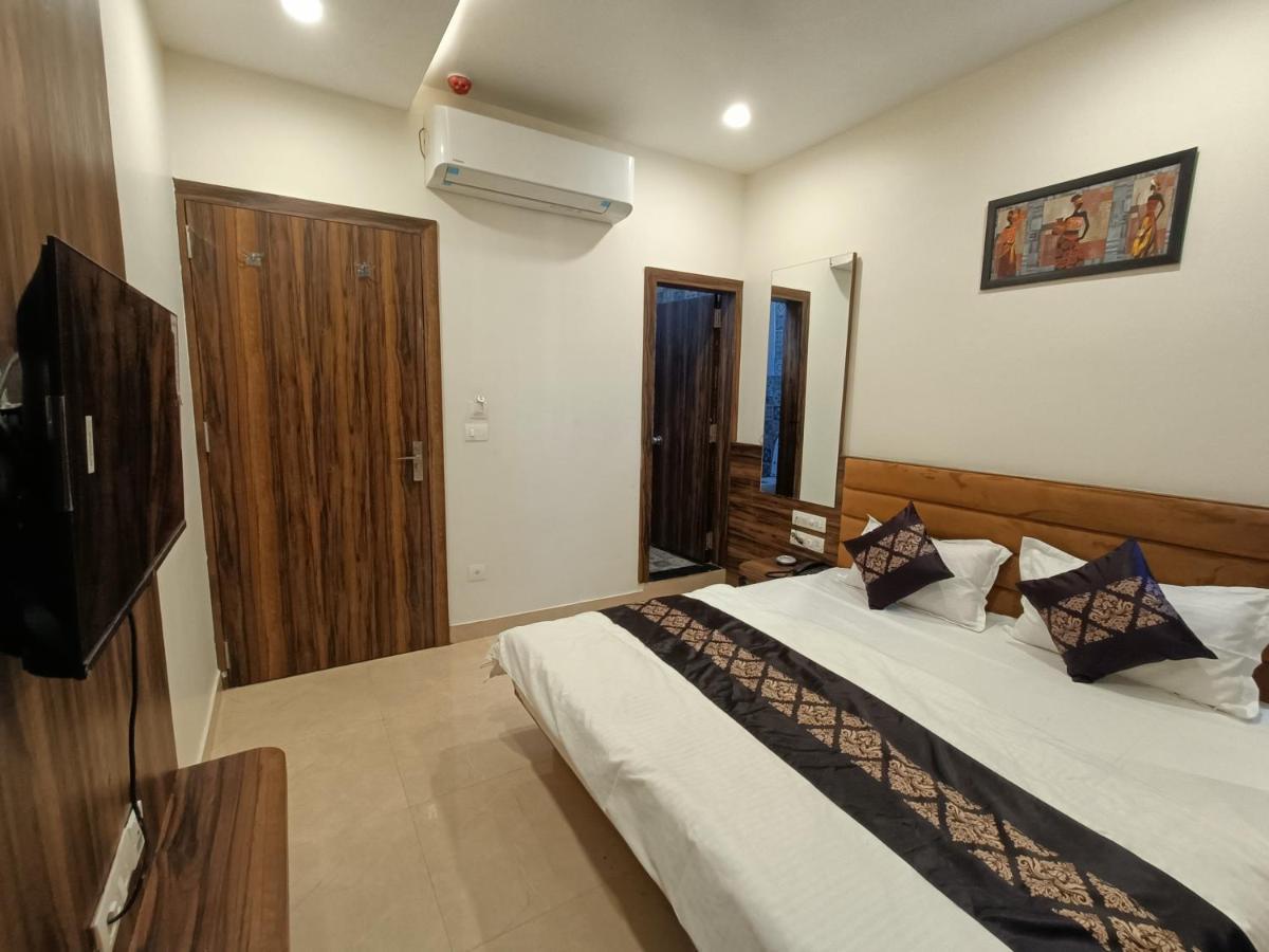 Hotel Vrinda Inn Удайпур Экстерьер фото