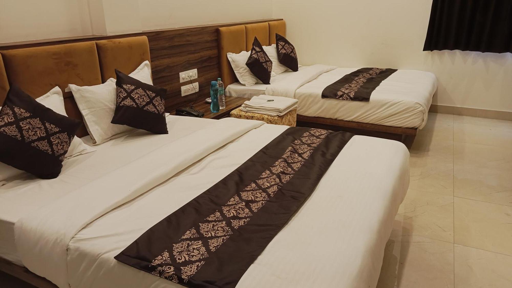 Hotel Vrinda Inn Удайпур Экстерьер фото